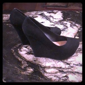 Steve Madden Black Wedges